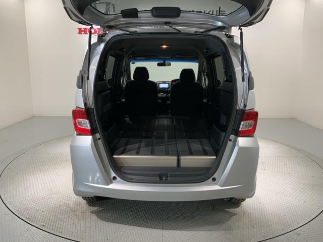 フリードスパイク Ｇジャストセレクション　１年保証　ワンオ－ナ－　ナビＶＸＭ－１２２ＶＦｉ　Ｒカメラ　ＣＤ録音　ＤＶＤ　ＥＴＣ　ＨＩＤ　両側電動ドア　ＶＳＡ　スマ－トキ－　スペアキ－　盗難防止装置　整備記録簿　ドアバイザ－　ＷエアバッグＡＡＣ（18枚目）