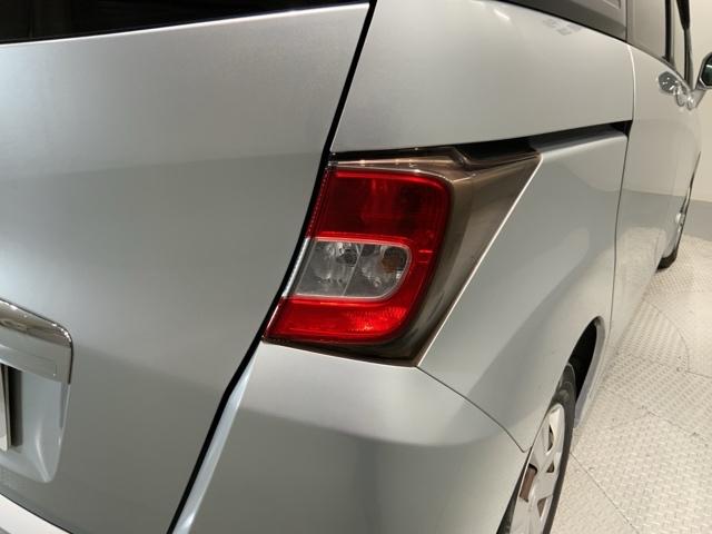 フリードスパイク Ｇジャストセレクション　１年保証　ワンオ－ナ－　ナビＶＸＭ－１２２ＶＦｉ　Ｒカメラ　ＣＤ録音　ＤＶＤ　ＥＴＣ　ＨＩＤ　両側電動ドア　ＶＳＡ　スマ－トキ－　スペアキ－　盗難防止装置　整備記録簿　ドアバイザ－　ＷエアバッグＡＡＣ（45枚目）