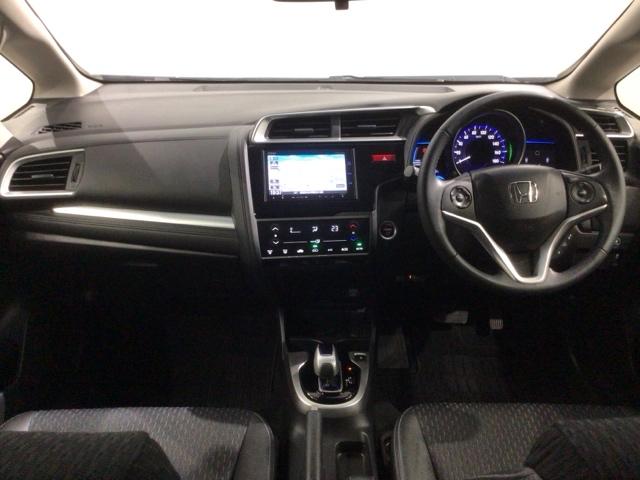 フィットハイブリッド Ｌパッケージ　あんしんＰＫＧ　１年保証　ワンオ－ナ－　ナビＶＸＭ－１４５ＶＦｉ　ＴＶ　ＣＤ録音　ＤＶＤ　ＥＴＣ　ＬＥＤライト　ＶＳＡクルコン　アルミ　スマ－トキ－　スペアキ－　盗難防止装置　整備記録簿　ドアバイザ－（7枚目）