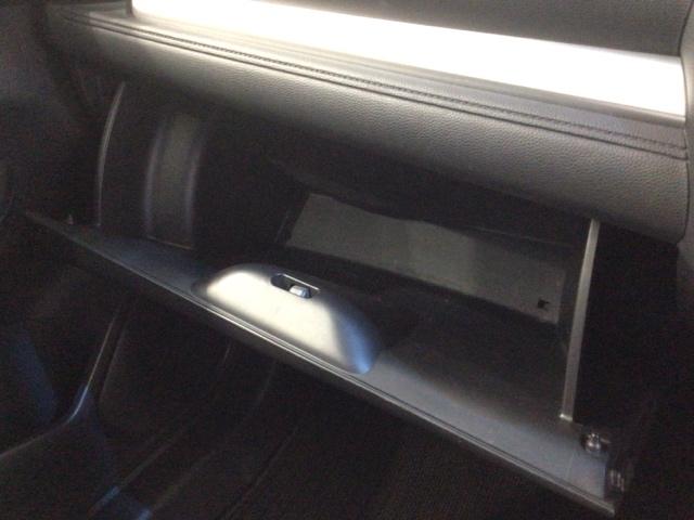 フィットハイブリッド Ｌパッケージ　あんしんＰＫＧ　１年保証　ワンオ－ナ－　ナビＶＸＭ－１４５ＶＦｉ　ＴＶ　ＣＤ録音　ＤＶＤ　ＥＴＣ　ＬＥＤライト　ＶＳＡクルコン　アルミ　スマ－トキ－　スペアキ－　盗難防止装置　整備記録簿　ドアバイザ－（27枚目）