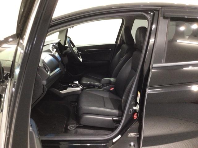 フィットハイブリッド Ｌパッケージ　あんしんＰＫＧ　１年保証　ワンオ－ナ－　ナビＶＸＭ－１４５ＶＦｉ　ＴＶ　ＣＤ録音　ＤＶＤ　ＥＴＣ　ＬＥＤライト　ＶＳＡクルコン　アルミ　スマ－トキ－　スペアキ－　盗難防止装置　整備記録簿　ドアバイザ－（30枚目）