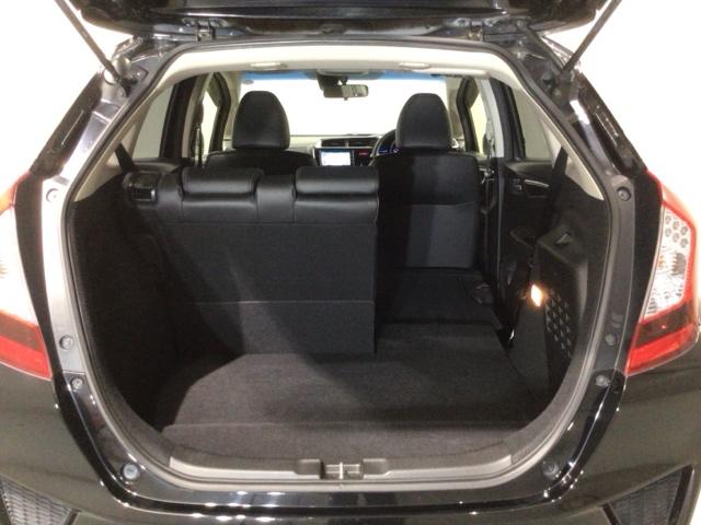 フィットハイブリッド Ｌパッケージ　あんしんＰＫＧ　１年保証　ワンオ－ナ－　ナビＶＸＭ－１４５ＶＦｉ　ＴＶ　ＣＤ録音　ＤＶＤ　ＥＴＣ　ＬＥＤライト　ＶＳＡクルコン　アルミ　スマ－トキ－　スペアキ－　盗難防止装置　整備記録簿　ドアバイザ－（33枚目）