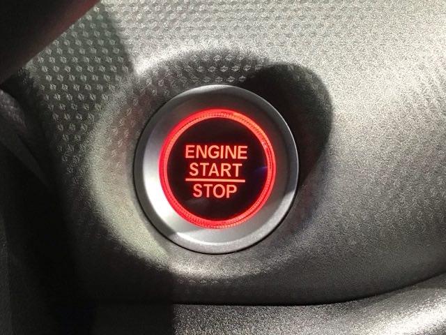 ワンプッシュでエンジンのスタート、ストップが出来て便利です。