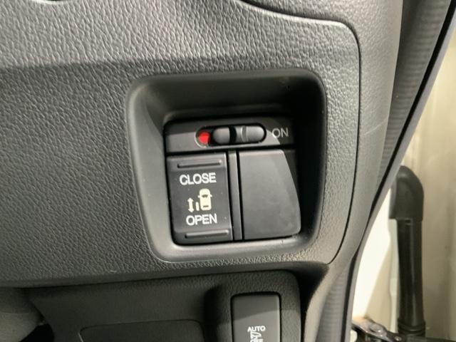 Ｎ－ＢＯＸカスタム ＧＳＳブラックスタイルパッケージ　１年保証　ナビＶＸＭ－１７４ＶＦＸｉ　ＴＶ　ＢＴオ－ディオ　ＤＶＤ　シ－トヒ－タ－　ＥＴＣ　ＶＳＡ　アルミ　スマ－トキ－　盗難防止装置　整備記録簿　ＡＡＣ　ドアバイザ－　ベンチシ－ト　Ｗエアバッグ（12枚目）