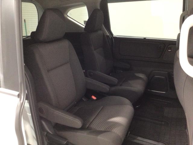 フリードハイブリッド ハイブリッド・Ｇ　Ｈ　ＳＥＮＳＩＮＧ　最長５年保証　ワンオ－ナ－　ナビ　ＴＶ　Ｒカメラ　ＢＴオ－ディオ　ＤＶＤ　ドラレコ　ＥＴＣ　ＬＥＤライト　両側電動ドア　ＶＳＡ　シ－トヒ－タ－　クルコン　スマ－トキ－　盗難防止装置（18枚目）