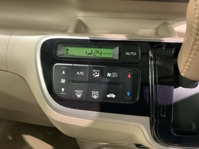 オートエアコンがついていますので、簡単操作で快適に過ごせます。希望の温度に自動調整してくれるのが便利です。