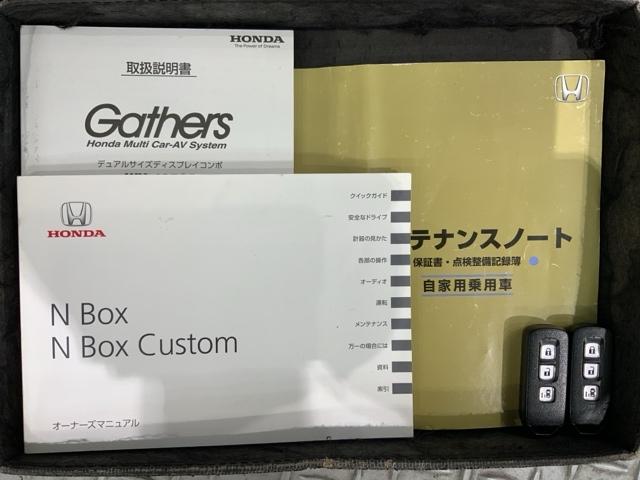 スマートキーは鍵をバッグに入れたままでもドアロックの開閉やエンジンのＯＮ・ＯＦＦができます。夜間や雨の日も鍵を探さなくて良いので便利です。