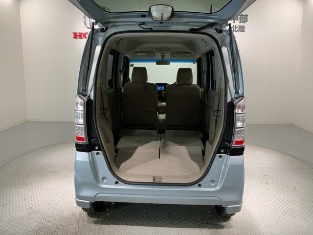 リアシートを倒すと、ラゲッジスペースを広くお使いいただけます！