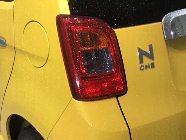 Ｎ－ＯＮＥ プレミアムＳＳパッケージ　あんしんＰＫＧ　２ト－ン　１年保証　ワンオ－ナ－　ナビＴＶ　Ｒカメラ　ＣＤ録音　ＤＶＤ　ドラレコ　シ－トヒ－タ－ＨＩＤ　ＶＳＡ　アルミ　スマ－トキ－盗難防止装置　整備記録簿　ドアバイザ－　ベンチシ－ト（45枚目）