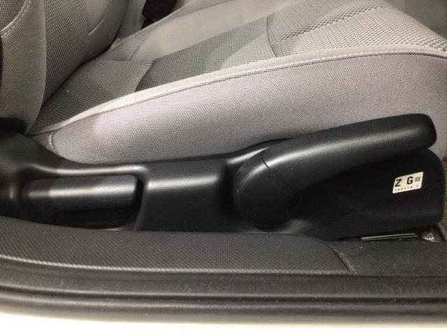 �V�[�g�n�C�g�A�W���X�^�[���t���Ă���̂ŉ^�]�p���𒲐�����̂ɕ֗��ł��ˁB�g���ɍ������V�[�g�|�W�V�����͈��S�^�]���J�y���ɂ��Ȃ���܂��B