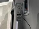 狭い駐車場で便利な電動格納ドアミラーが付いています。