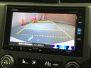リバースギアに入れるだけで後方の表示へ切り替わります。夜間や雨の日の駐車も楽になりますよ。