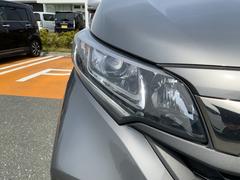 ＬＥＤヘッドライトは、点灯の瞬間から最大光量を発揮し、突然暗くなるトンネルなどでの安定感を高めます。 7