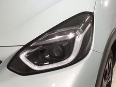 ＬＥＤヘッドライトは、点灯の瞬間から最大光量を発揮し、突然暗くなるトンネルなどでの安定感を高めます。 7