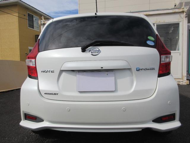 ノート e-パワー メダリスト ワンオーナー 禁煙車 静岡仕入 衝突被害軽減システム インテリキー2個 純正SDナビ Bluetooth接続 ETC アラウンドビュー 純正ドラレコ   純正デジタルミラー ハーフレザーシート(3枚目)