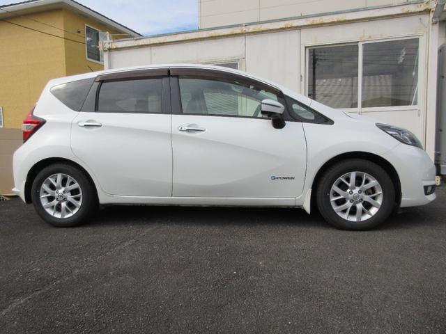 ノート e-パワー メダリスト ワンオーナー 禁煙車 静岡仕入 衝突被害軽減システム インテリキー2個 純正SDナビ Bluetooth接続 ETC アラウンドビュー 純正ドラレコ   純正デジタルミラー ハーフレザーシート(4枚目)