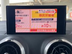 ＴＶ付きの車となっております。ドライブの合間の休憩中に気になる番組を見ることができます。 4