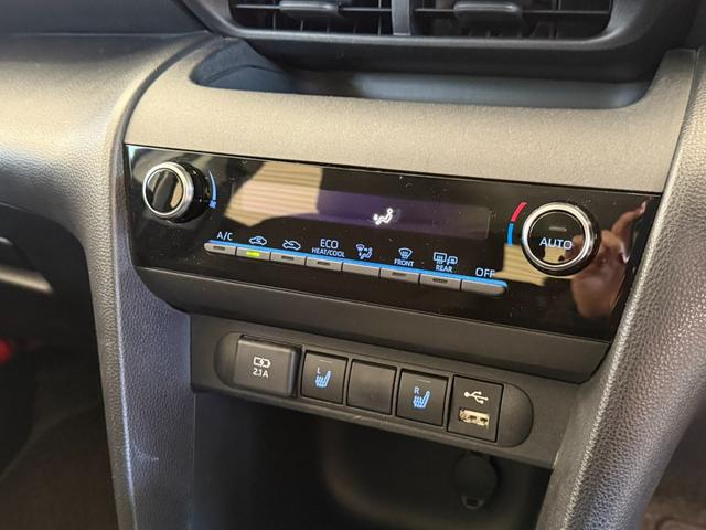 ヤリスクロス ハイブリッドG 純正ディスプレイオーディオ Bluetooth パノラミックビューモニター ETC ドラレコ前後 ワンオーナー 禁煙車 スマートキー×2 シートヒーター AC100V ステアリングヒーター(15枚目)