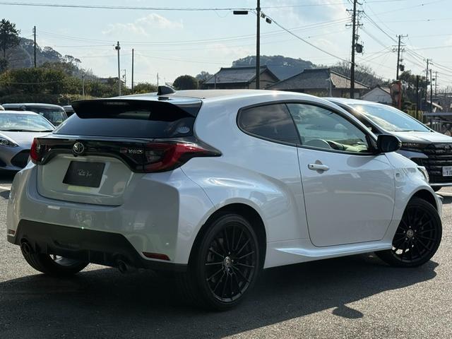 ＧＲヤリス ＲＳ　純正ディスプレイオーディオ　　ナビ　Ｂｌｕｅｔｏｏｔｈ　バックカメラ　ＥＴＣ　スマートキー　ＬＥＤヘッドライト　禁煙車（3枚目）