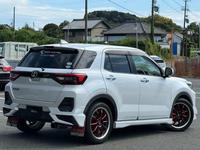 ライズ Ｚ　純正９インチナビ　Ｂｌｕｅｔｏｏｔｈ　全方位カメラ　ＥＴＣ２．０　４ＷＤ　モデリスタフルエアロ　ＫＵＨＬ１８インチアルミ　柿本改マフラー　ＪＡＯＳマッドガード　シートヒーター　禁煙車（3枚目）