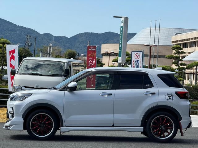 ライズ Ｚ　純正９インチナビ　Ｂｌｕｅｔｏｏｔｈ　全方位カメラ　ＥＴＣ２．０　４ＷＤ　モデリスタフルエアロ　ＫＵＨＬ１８インチアルミ　柿本改マフラー　ＪＡＯＳマッドガード　シートヒーター　禁煙車（26枚目）