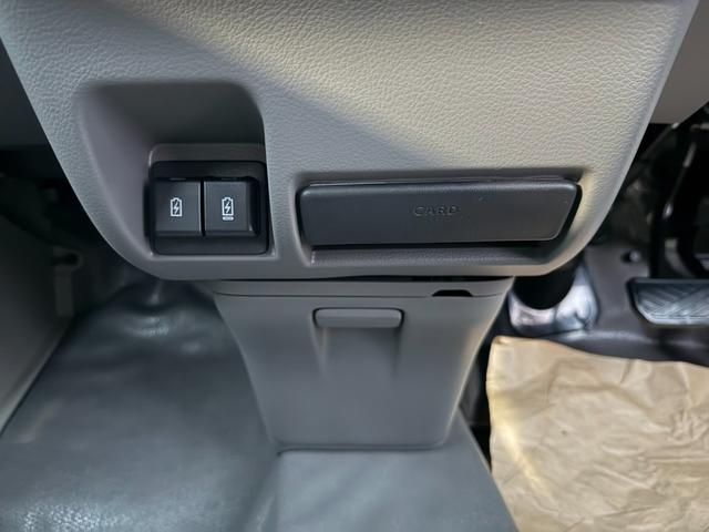 エブリイ ＰＡリミテッド　純正ＡＭ／ＦＭラジオ　ワンオーナー　ＡＴ　フルフラット　キーレス　スペアキー　天井収納　新車保証書　取扱説明書　禁煙車　ＵＳＢ充電（15枚目）