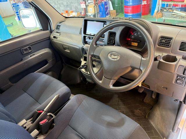 ハイゼットカーゴ クルーズ　社外ナビ　ＣＤ　ＴＶ　バックカメラ　ドライブレコーダー　ＥＴＣ　キー×２　電動格納ミラー　天井収納　禁煙車（6枚目）