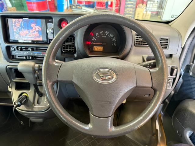 ハイゼットカーゴ クルーズ　社外ナビ　ＣＤ　ＴＶ　バックカメラ　ドライブレコーダー　ＥＴＣ　キー×２　電動格納ミラー　天井収納　禁煙車（8枚目）