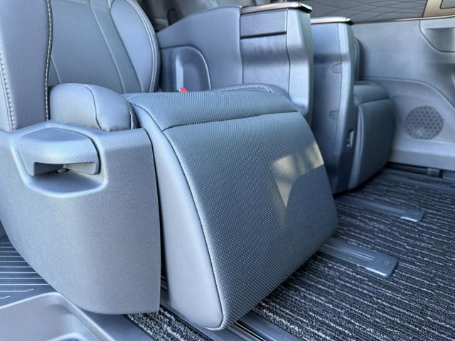 アルファード Z 純正ナビ Bluetooth HDMI ETC2.0 13.2インチフリップダウンモニター 左右独立ムーンルーフ スペアタイヤ フロアマット カラーヘッドアップディスプレイ 7人乗り 禁煙車(21枚目)