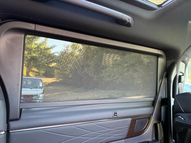 アルファード Z 純正ナビ Bluetooth HDMI ETC2.0 13.2インチフリップダウンモニター 左右独立ムーンルーフ スペアタイヤ フロアマット カラーヘッドアップディスプレイ 7人乗り 禁煙車(25枚目)