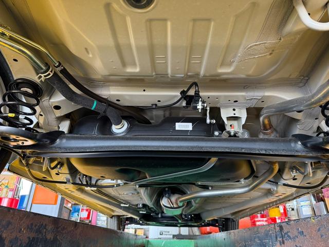 アルトラパン Ｘ　届出済未使用車　純正アルミ　スマートキー×２　新車保証書　取扱説明書　アイドリングストップ　電動格納ミラー　禁煙車　ＬＥＤヘッドライト　シートヒーター（5枚目）