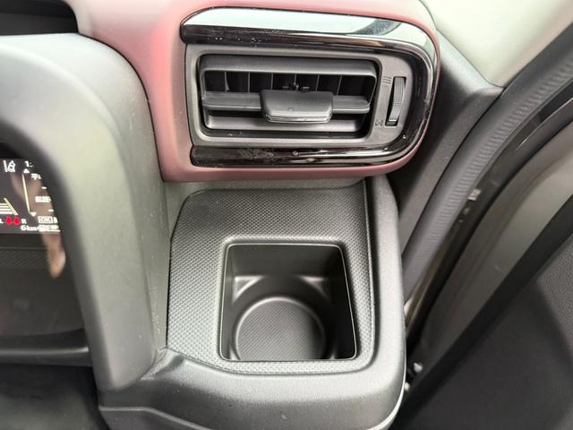 スペーシアカスタム ハイブリッドＸＳターボ　ハイブリッドＸＳターボ　フロアマット　ツートンカラー　両側電動パワースライドドア　ステアリングヒーター　前席両側シートヒーター　サーキュレーター　ＵＳＢ充電　スマートキー×２　届出済未使用車　禁煙車（32枚目）