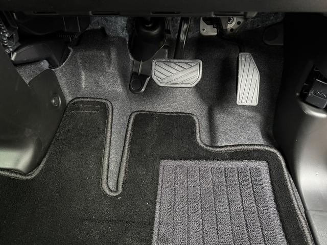 スペーシアカスタム ハイブリッドＸＳターボ　ハイブリッドＸＳターボ　フロアマット　ツートンカラー　両側電動パワースライドドア　ステアリングヒーター　前席両側シートヒーター　サーキュレーター　ＵＳＢ充電　スマートキー×２　届出済未使用車　禁煙車（33枚目）