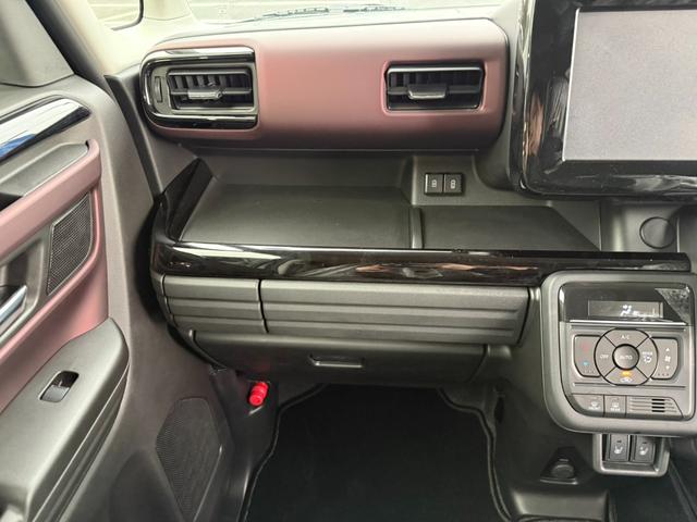 スペーシアカスタム ハイブリッドＸＳターボ　ハイブリッドＸＳターボ　フロアマット　ツートンカラー　両側電動パワースライドドア　ステアリングヒーター　前席両側シートヒーター　サーキュレーター　ＵＳＢ充電　スマートキー×２　届出済未使用車　禁煙車（35枚目）