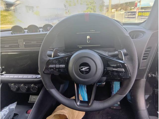 フェアレディＺ ニスモ　ミッドナイトブラック　９インチ日産コネクトナビ　ＢＯＳＥサウンドシステム（20枚目）