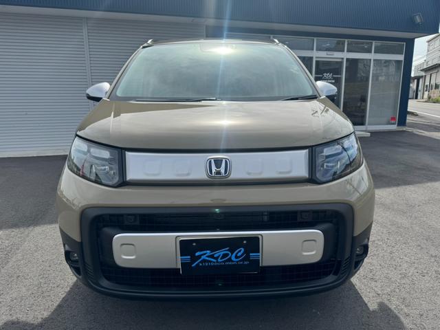 フリード ｅ：ＨＥＶクロスター　デザートベージュ　４ＷＤ　６人乗り　１１．４インチナビＴＶ　マルチビューカメラ　ドライブレコーダー３カメラ　ＥＴＣ２．０　両側パワースライドドア（2枚目）