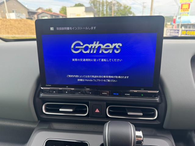 フリード ｅ：ＨＥＶクロスター　デザートベージュ　４ＷＤ　６人乗り　１１．４インチナビＴＶ　マルチビューカメラ　ドライブレコーダー３カメラ　ＥＴＣ２．０　両側パワースライドドア（12枚目）