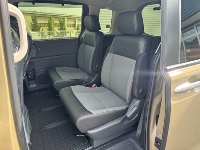 フリード ｅ：ＨＥＶクロスター　デザートベージュ　４ＷＤ　６人乗り　１１．４インチナビＴＶ　マルチビューカメラ　ドライブレコーダー３カメラ　ＥＴＣ２．０　両側パワースライドドア（23枚目）