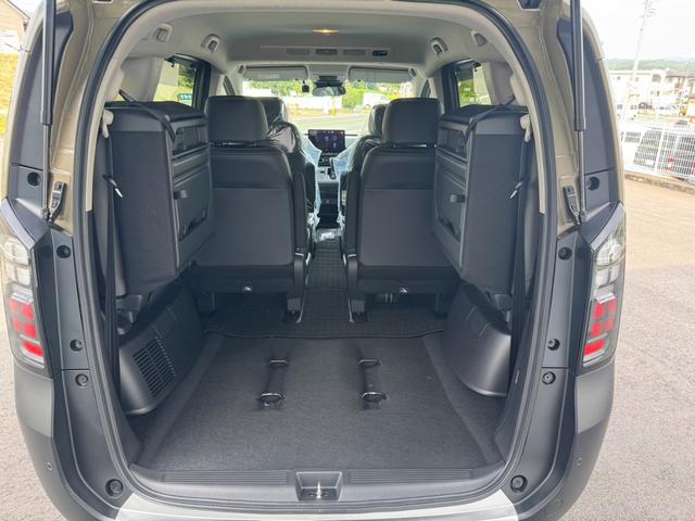 フリード ｅ：ＨＥＶクロスター　デザートベージュ　４ＷＤ　６人乗り　１１．４インチナビＴＶ　マルチビューカメラ　ドライブレコーダー３カメラ　ＥＴＣ２．０　両側パワースライドドア（26枚目）