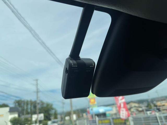 フリード ｅ：ＨＥＶクロスター　デザートベージュ　４ＷＤ　６人乗り　１１．４インチナビＴＶ　マルチビューカメラ　ドライブレコーダー３カメラ　ＥＴＣ２．０　両側パワースライドドア（30枚目）