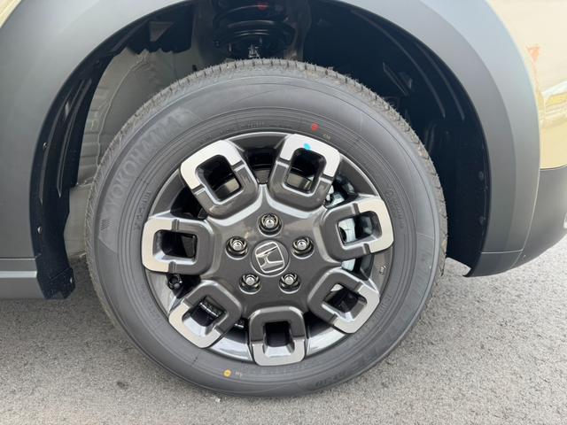 フリード ｅ：ＨＥＶクロスター　デザートベージュ　４ＷＤ　６人乗り　１１．４インチナビＴＶ　マルチビューカメラ　ドライブレコーダー３カメラ　ＥＴＣ２．０　両側パワースライドドア（33枚目）