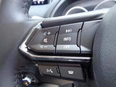 【ステアリングスイッチ】音量、チャンネル、ハンズフリー機能のスイッチがあります。運転中でも楽に操作ができて安心です。 6