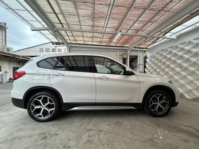 Ｘ１ ｘＤｒｉｖｅ　１８ｄ　ｘライン　クリーンディーゼル　ＡＩＳ鑑定４．５点　禁煙車　ハンズフリー電動トランク　ドライビングアシスト　ハーフレザーシート　バックカメラ　ソナー　シートヒーター　コンフォートアクセス　ＬＥＤライト（11枚目）