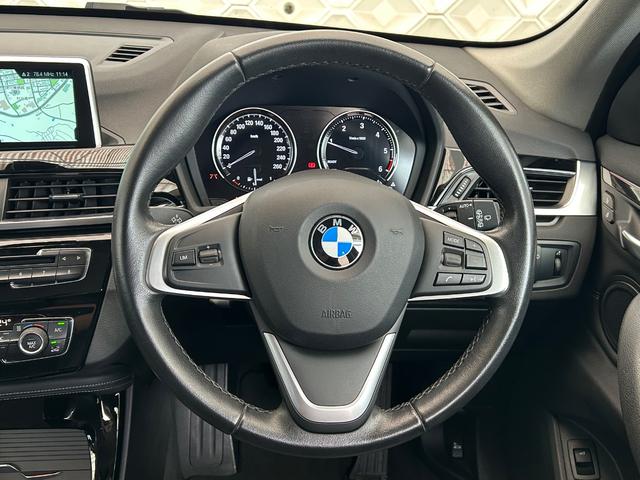 Ｘ１ ｘＤｒｉｖｅ　１８ｄ　ｘライン　クリーンディーゼル　ＡＩＳ鑑定４．５点　禁煙車　ハンズフリー電動トランク　ドライビングアシスト　ハーフレザーシート　バックカメラ　ソナー　シートヒーター　コンフォートアクセス　ＬＥＤライト（17枚目）