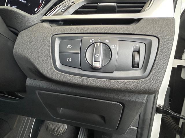 Ｘ１ ｘＤｒｉｖｅ　１８ｄ　ｘライン　クリーンディーゼル　ＡＩＳ鑑定４．５点　禁煙車　ハンズフリー電動トランク　ドライビングアシスト　ハーフレザーシート　バックカメラ　ソナー　シートヒーター　コンフォートアクセス　ＬＥＤライト（28枚目）