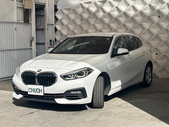 １シリーズ １１８ｉ　プレイ　禁煙車　ドライビングアシスト　コンフォートアクセス　パーキングサポート　純正ナビＢＴ　バックカメラ　全方位ソナー　スマートキー　正規ディーラー車（4枚目）