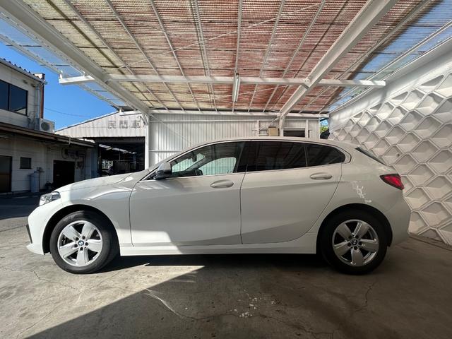 １シリーズ １１８ｉ　プレイ　禁煙車　ドライビングアシスト　コンフォートアクセス　パーキングサポート　純正ナビＢＴ　バックカメラ　全方位ソナー　スマートキー　正規ディーラー車（8枚目）