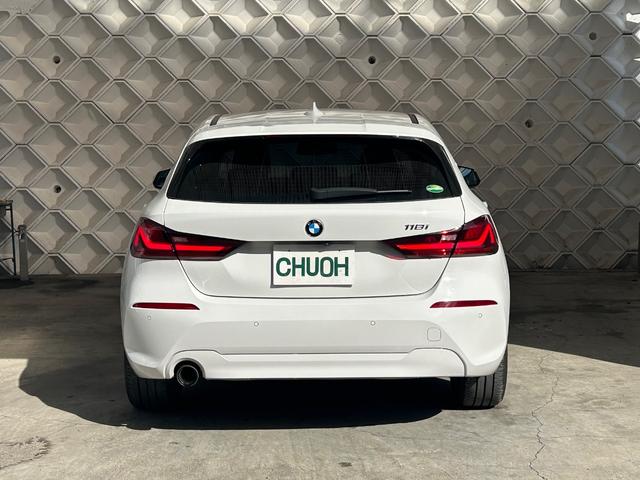 １シリーズ １１８ｉ　プレイ　禁煙車　ドライビングアシスト　コンフォートアクセス　パーキングサポート　純正ナビＢＴ　バックカメラ　全方位ソナー　スマートキー　正規ディーラー車（10枚目）