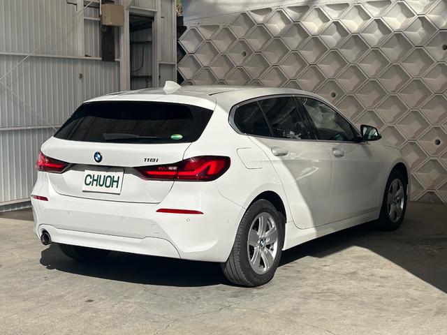 １シリーズ １１８ｉ　プレイ　禁煙車　ドライビングアシスト　コンフォートアクセス　パーキングサポート　純正ナビＢＴ　バックカメラ　全方位ソナー　スマートキー　正規ディーラー車（11枚目）