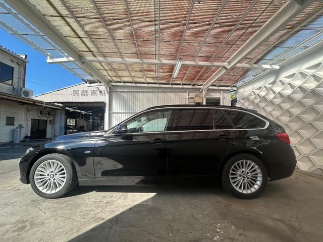 ３シリーズ ３２０ｄツーリング　ラグジュアリー　後期最終型　クリーンディーゼル　セーフティＡＣＣ　ブラックレザーシート　禁煙車　ハンズフリー電動トランク　純正ナビＢＴ　バックカメラ　ＬＫＡ　ＢＳＭ　ＬＥＤライト　正規ディーラー車（8枚目）